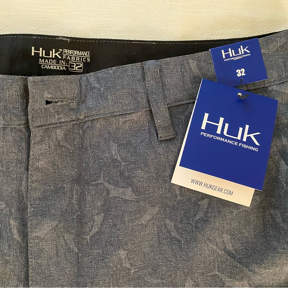 Huk Performance Fishing Shorts - Brand New - Size 32